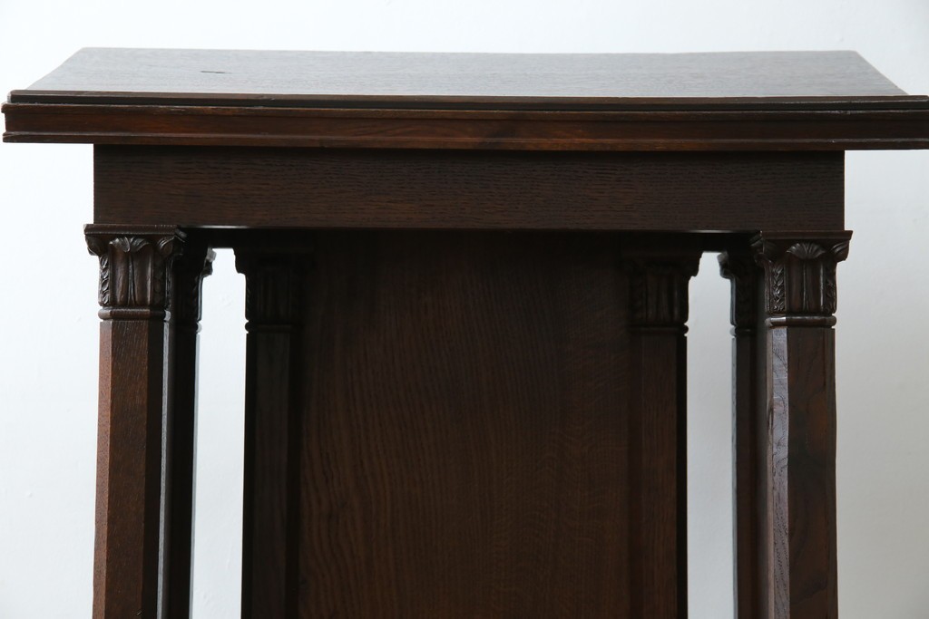 イギリスアンティーク　オーク材　美しい彫刻に注目!!　意匠を凝らした豪華レクターン　聖書台　(R-073968)