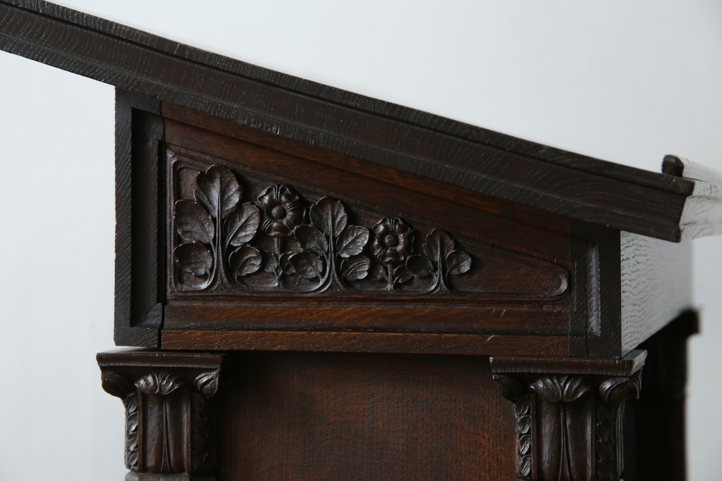 イギリスアンティーク　オーク材　美しい彫刻に注目!!　意匠を凝らした豪華レクターン　聖書台　(R-073968)