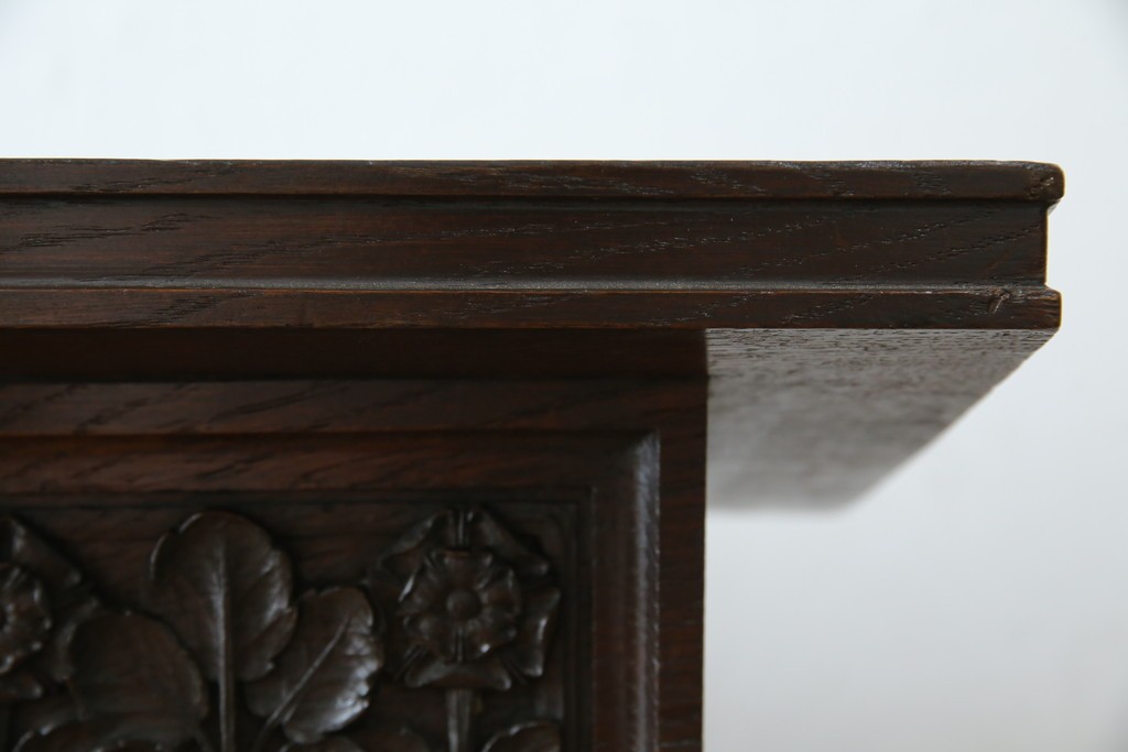 イギリスアンティーク　オーク材　美しい彫刻に注目!!　意匠を凝らした豪華レクターン　聖書台　(R-073968)