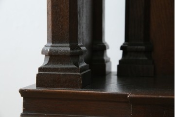 イギリスアンティーク　オーク材　美しい彫刻に注目!!　意匠を凝らした豪華レクターン　聖書台　(R-073968)