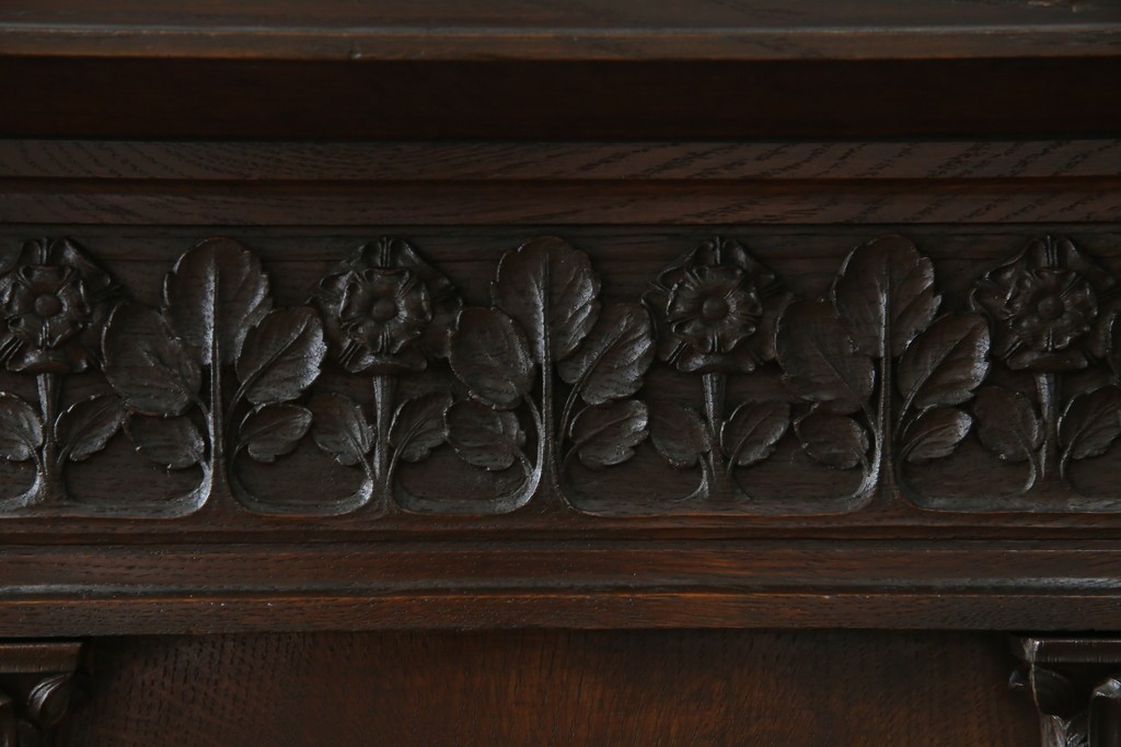 イギリスアンティーク　オーク材　美しい彫刻に注目!!　意匠を凝らした豪華レクターン　聖書台　(R-073968)