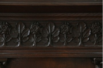 イギリスアンティーク　オーク材　美しい彫刻に注目!!　意匠を凝らした豪華レクターン　聖書台　(R-073968)