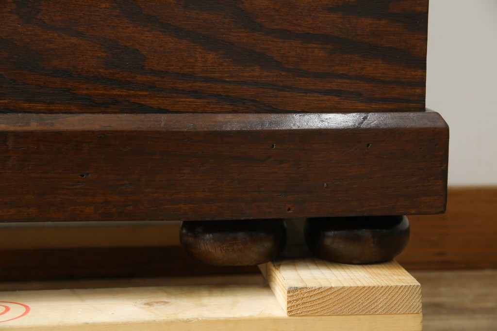 イギリスアンティーク　オーク材　美しい彫刻に注目!!　意匠を凝らした豪華レクターン　聖書台　(R-073968)