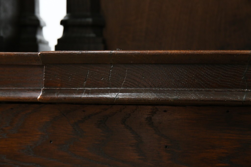 イギリスアンティーク　オーク材　美しい彫刻に注目!!　意匠を凝らした豪華レクターン　聖書台　(R-073968)