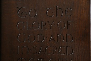 イギリスアンティーク　オーク材　美しい彫刻に注目!!　意匠を凝らした豪華レクターン　聖書台　(R-073968)