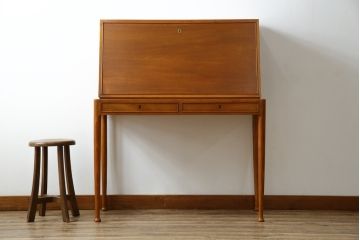 デンマークビンテージ　Illums Bolighus(イルムス ボリフス)　オーク材　老舗インテリアショップのシンプルなライティングビューロー(ワークデスク、簿記机、在宅用、在宅ワーク、北欧、ヴィンテージ)(R-073971)