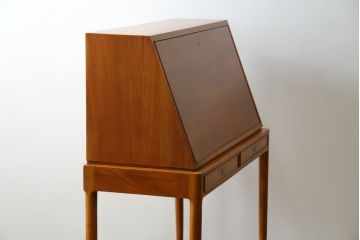 デンマークビンテージ　Illums Bolighus(イルムス ボリフス)　オーク材　老舗インテリアショップのシンプルなライティングビューロー(ワークデスク、簿記机、在宅用、在宅ワーク、北欧、ヴィンテージ)(R-073971)