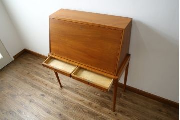 デンマークビンテージ　Illums Bolighus(イルムス ボリフス)　オーク材　老舗インテリアショップのシンプルなライティングビューロー(ワークデスク、簿記机、在宅用、在宅ワーク、北欧、ヴィンテージ)(R-073971)