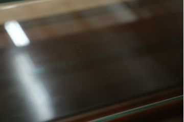 中古　美品　国会議事堂納品の高級家具メーカー　徳田家具　上品な佇まいで存在感のあるサイドボード(サイドキャビネット、収納棚、戸棚、飾り棚、食器棚)(R-073975)