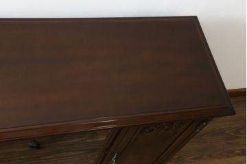 中古　美品　国会議事堂納品の高級家具メーカー　徳田家具　上品な佇まいで存在感のあるサイドボード(サイドキャビネット、収納棚、戸棚、飾り棚、食器棚)(R-073975)