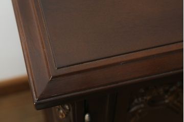 中古　美品　国会議事堂納品の高級家具メーカー　徳田家具　上品な佇まいで存在感のあるサイドボード(サイドキャビネット、収納棚、戸棚、飾り棚、食器棚)(R-073975)