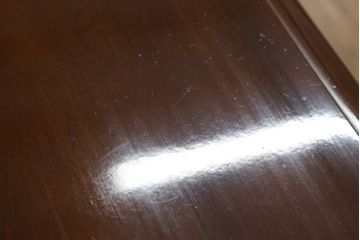 中古　美品　国会議事堂納品の高級家具メーカー　徳田家具　上品な佇まいで存在感のあるサイドボード(サイドキャビネット、収納棚、戸棚、飾り棚、食器棚)(R-073975)