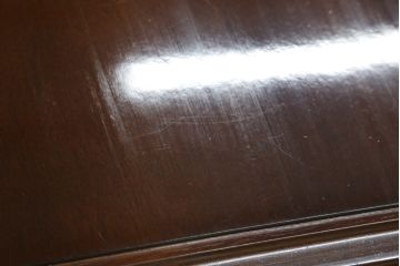 中古　美品　国会議事堂納品の高級家具メーカー　徳田家具　上品な佇まいで存在感のあるサイドボード(サイドキャビネット、収納棚、戸棚、飾り棚、食器棚)(R-073975)