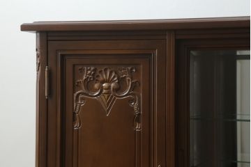 中古　美品　国会議事堂納品の高級家具メーカー　徳田家具　上品な佇まいで存在感のあるサイドボード(サイドキャビネット、収納棚、戸棚、飾り棚、食器棚)(R-073975)