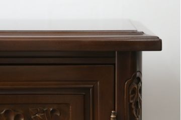 中古　美品　国会議事堂納品の高級家具メーカー　徳田家具　上品な佇まいで存在感のあるサイドボード(サイドキャビネット、収納棚、戸棚、飾り棚、食器棚)(R-073975)