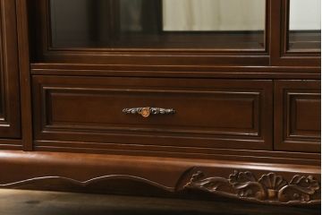 中古　美品　国会議事堂納品の高級家具メーカー　徳田家具　上品な佇まいで存在感のあるサイドボード(サイドキャビネット、収納棚、戸棚、飾り棚、食器棚)(R-073975)