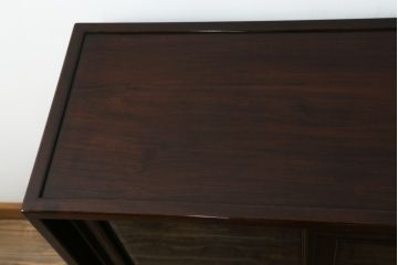 和製ビンテージ　唐木　花梨(カリン)材　和と洋どちらにも馴染むデザインが魅力のモダンな茶箪笥(収納棚、茶棚、戸棚、飾り棚、キャビネット、ヴィンテージ)(R-073977)