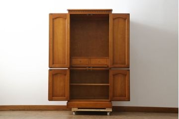 中古　美品　横浜ダニエル(daniel)　モダンでシンプルな家具のようなデザインの仏壇(厨子)(R-073979)