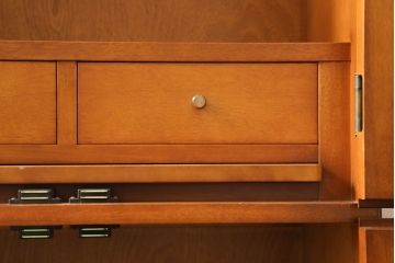 中古　美品　横浜ダニエル(daniel)　モダンでシンプルな家具のようなデザインの仏壇(厨子)(R-073979)