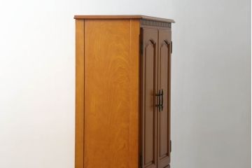 中古　美品　横浜ダニエル(daniel)　モダンでシンプルな家具のようなデザインの仏壇(厨子)(R-073979)
