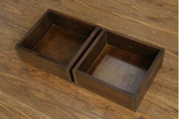中古　国会議事堂納品の高級家具メーカー　徳田家具　花の彫刻がかわいらしいキャビネット(カップボード、食器棚、収納棚、戸棚)(R-073980)