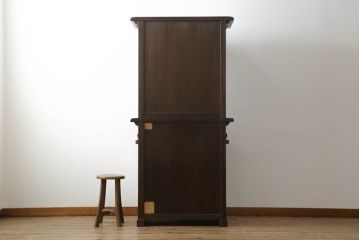 中古　国会議事堂納品の高級家具メーカー　徳田家具　花の彫刻がかわいらしいキャビネット(カップボード、食器棚、収納棚、戸棚)(R-073980)
