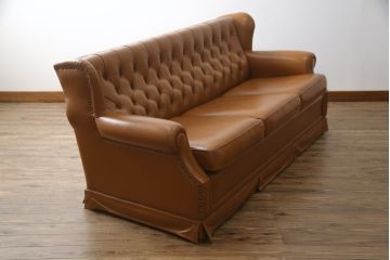 中古　超美品!!　横浜ダニエル(daniel)　Cougar(クーガー)　本革(レザー)　クラシカルな佇まいが魅力的で大人の空間を演出する3人掛けソファ(三人掛け、3P)(定価約110万円)(R-073985)
