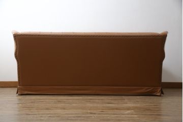 中古　超美品!!　横浜ダニエル(daniel)　Cougar(クーガー)　本革(レザー)　クラシカルな佇まいが魅力的で大人の空間を演出する3人掛けソファ(三人掛け、3P)(定価約110万円)(R-073985)