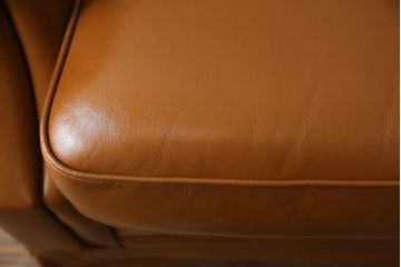 中古　超美品!!　横浜ダニエル(daniel)　Cougar(クーガー)　本革(レザー)　クラシカルな佇まいが魅力的で大人の空間を演出する1人掛けソファ(アームソファ、一人掛け、1P)(定価約60万円)(R-073986)