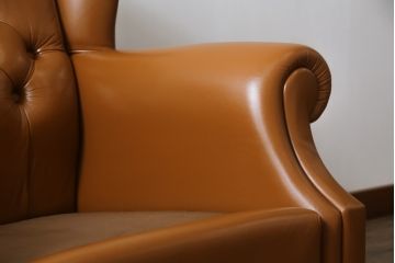 中古　超美品!!　横浜ダニエル(daniel)　Cougar(クーガー)　本革(レザー)　クラシカルな佇まいが魅力的で大人の空間を演出する1人掛けソファ(アームソファ、一人掛け、1P)(定価約60万円)(R-073986)