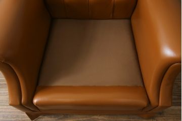 中古　超美品!!　横浜ダニエル(daniel)　Cougar(クーガー)　本革(レザー)　クラシカルな佇まいが魅力的で大人の空間を演出する1人掛けソファ(アームソファ、一人掛け、1P)(定価約60万円)(R-073986)
