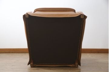中古　超美品!!　横浜ダニエル(daniel)　Cougar(クーガー)　本革(レザー)　クラシカルな佇まいが魅力的で大人の空間を演出する1人掛けソファ(アームソファ、一人掛け、1P)(定価約60万円)(R-073986)
