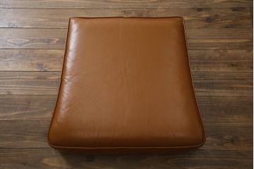 中古　超美品!!　横浜ダニエル(daniel)　Cougar(クーガー)　本革(レザー)　クラシカルな佇まいが魅力的で大人の空間を演出する1人掛けソファ(アームソファ、一人掛け、1P)(定価約60万円)(R-073986)