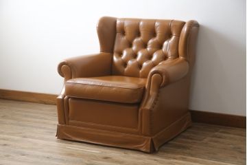 中古　超美品!!　横浜ダニエル(daniel)　Cougar(クーガー)　本革(レザー)　クラシカルな佇まいが魅力的で大人の空間を演出する1人掛けソファ(アームソファ、一人掛け、1Pソファ)(定価約60万円)(R-073987)