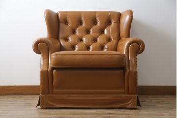 中古　超美品!!　横浜ダニエル(daniel)　Cougar(クーガー)　本革(レザー)　クラシカルな佇まいが魅力的で大人の空間を演出する1人掛けソファ(アームソファ、一人掛け、1Pソファ)(定価約60万円)(R-073987)