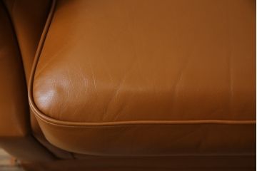 中古　超美品!!　横浜ダニエル(daniel)　Cougar(クーガー)　本革(レザー)　クラシカルな佇まいが魅力的で大人の空間を演出する1人掛けソファ(アームソファ、一人掛け、1Pソファ)(定価約60万円)(R-073987)