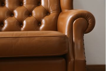 中古　超美品!!　横浜ダニエル(daniel)　Cougar(クーガー)　本革(レザー)　クラシカルな佇まいが魅力的で大人の空間を演出する1人掛けソファ(アームソファ、一人掛け、1Pソファ)(定価約60万円)(R-073987)
