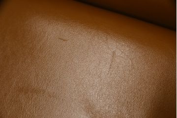 中古　超美品!!　横浜ダニエル(daniel)　Cougar(クーガー)　本革(レザー)　クラシカルな佇まいが魅力的で大人の空間を演出する1人掛けソファ(アームソファ、一人掛け、1Pソファ)(定価約60万円)(R-073987)