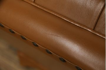 中古　超美品!!　横浜ダニエル(daniel)　Cougar(クーガー)　本革(レザー)　クラシカルな佇まいが魅力的で大人の空間を演出する1人掛けソファ(アームソファ、一人掛け、1Pソファ)(定価約60万円)(R-073987)
