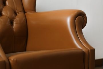 中古　超美品!!　横浜ダニエル(daniel)　Cougar(クーガー)　本革(レザー)　クラシカルな佇まいが魅力的で大人の空間を演出する1人掛けソファ(アームソファ、一人掛け、1Pソファ)(定価約60万円)(R-073987)