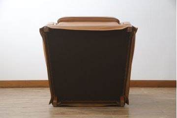 中古　超美品!!　横浜ダニエル(daniel)　Cougar(クーガー)　本革(レザー)　クラシカルな佇まいが魅力的で大人の空間を演出する1人掛けソファ(アームソファ、一人掛け、1Pソファ)(定価約60万円)(R-073987)