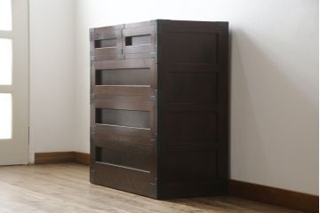 中古　美品　松本民芸家具　高山式　直線的なデザインが洗練された雰囲気を醸し出す金具付きタンス(チェスト、衣装箪笥、収納たんす、引き出し)(定価約50万円)(R-073989)