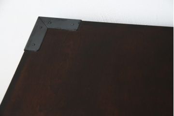 中古　美品　松本民芸家具　高山式　直線的なデザインが洗練された雰囲気を醸し出す金具付きタンス(チェスト、衣装箪笥、収納たんす、引き出し)(定価約50万円)(R-073989)