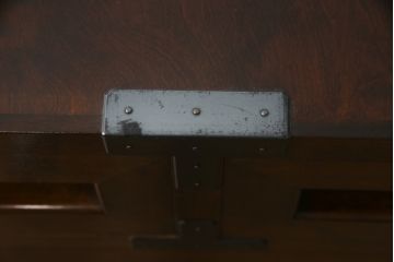 中古　美品　松本民芸家具　高山式　直線的なデザインが洗練された雰囲気を醸し出す金具付きタンス(チェスト、衣装箪笥、収納たんす、引き出し)(定価約50万円)(R-073989)