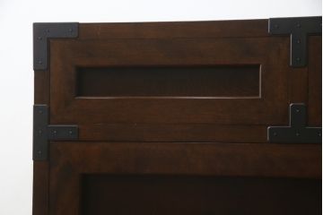 中古　美品　松本民芸家具　高山式　直線的なデザインが洗練された雰囲気を醸し出す金具付きタンス(チェスト、衣装箪笥、収納たんす、引き出し)(定価約50万円)(R-073989)