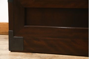 中古　美品　松本民芸家具　高山式　直線的なデザインが洗練された雰囲気を醸し出す金具付きタンス(チェスト、衣装箪笥、収納たんす、引き出し)(定価約50万円)(R-073989)