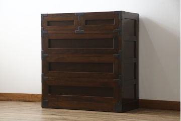 中古　美品　松本民芸家具　高山式　直線的なデザインが洗練された雰囲気を醸し出す金具付きタンス(チェスト、衣装箪笥、収納たんす、引き出し)(定価約50万円)(R-073990)