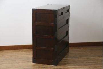 中古　美品　松本民芸家具　高山式　直線的なデザインが洗練された雰囲気を醸し出す金具付きタンス(チェスト、衣装箪笥、収納たんす、引き出し)(定価約50万円)(R-073990)