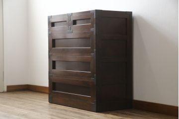 中古　美品　松本民芸家具　高山式　直線的なデザインが洗練された雰囲気を醸し出す金具付きタンス(チェスト、衣装箪笥、収納たんす、引き出し)(定価約50万円)(R-073990)