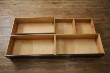 中古　美品　松本民芸家具　高山式　直線的なデザインが洗練された雰囲気を醸し出す金具付きタンス(チェスト、衣装箪笥、収納たんす、引き出し)(定価約50万円)(R-073990)